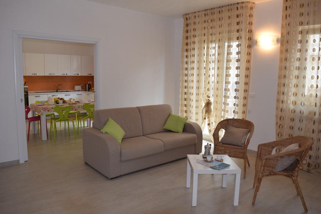 Casa Vacanza Comfort Apartment เชจลีเมสซาปิกา ภายนอก รูปภาพ